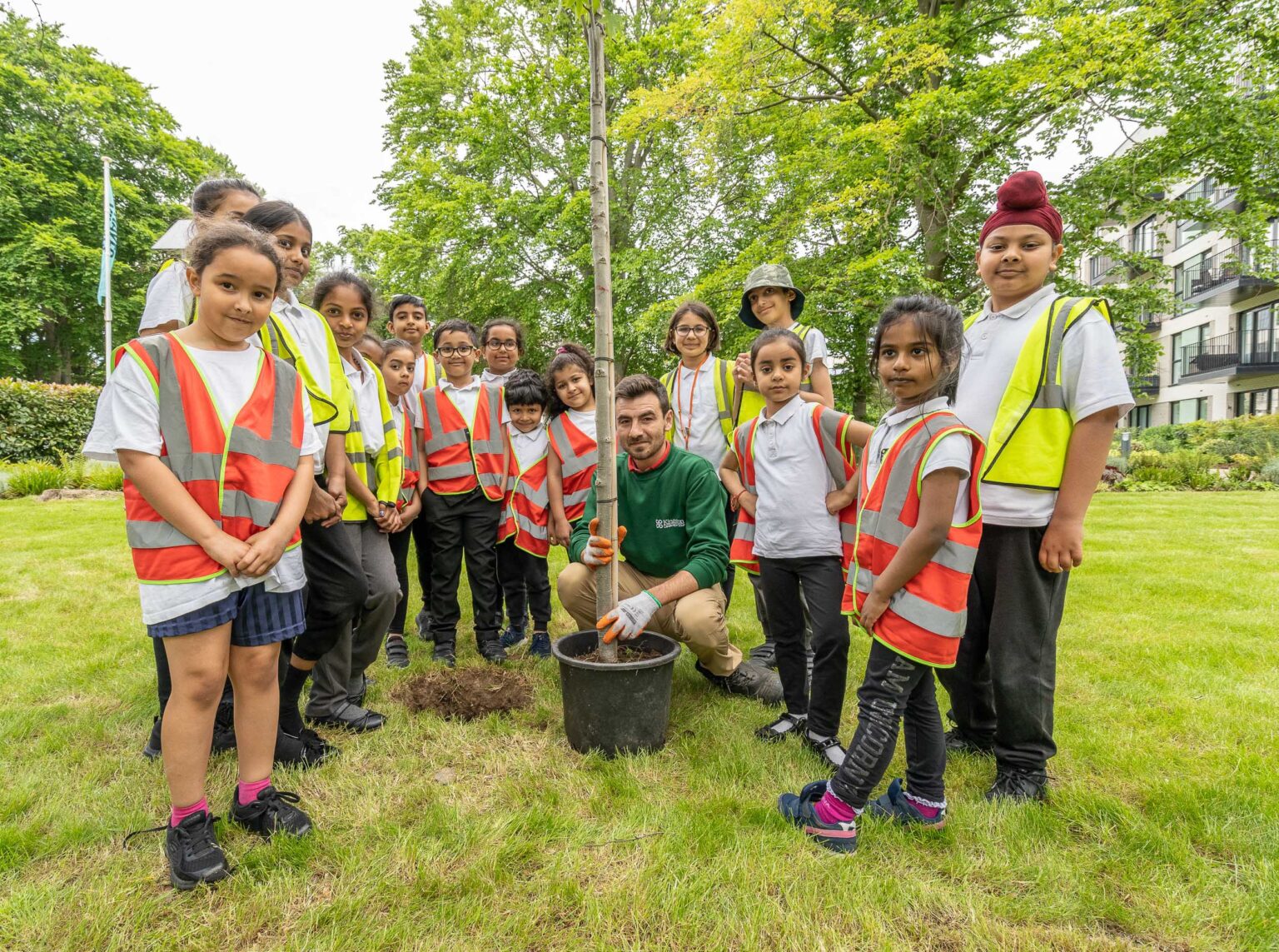 Local Schools help Barratt London plant trees for the Jubilee - The ...